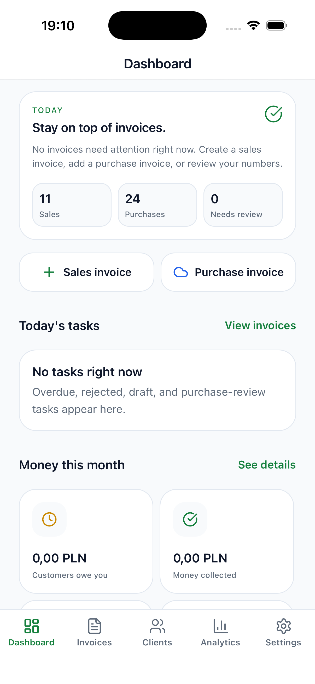 InvoiceRate dashboard showing invoice counts, tasks, and monthly money summary